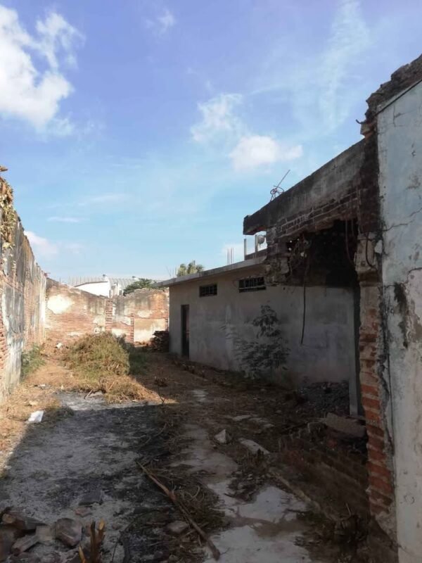 Venta de Terreno con Construcción en Juchitán - Image 3